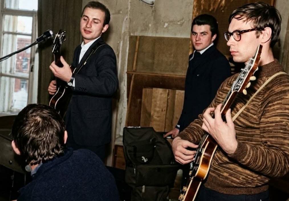 Перші виступи на шкільній сцені зі старшокласниками
